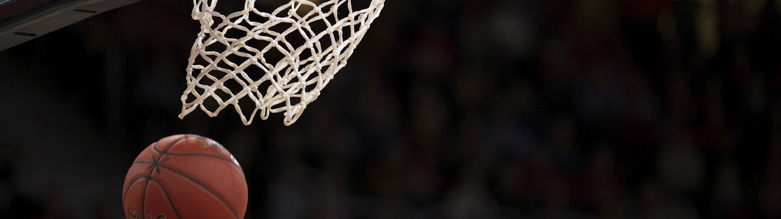 欧洲冠军联赛决赛高清直播画面，多解说视角与实时数据画中画展示